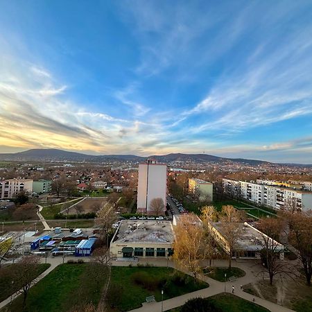 Glamour Residence Pecs Bagian luar foto